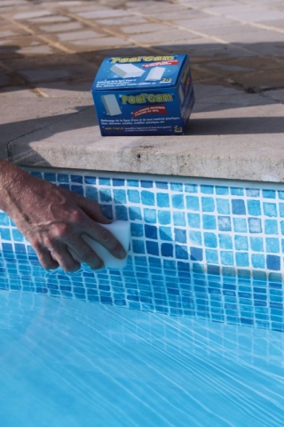 Pool Gom - einfache Reinigung der Wasserlinie
